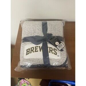 Milwaukee Brewers 50" x 60" Frosty Fleece Team Blanket NEW!